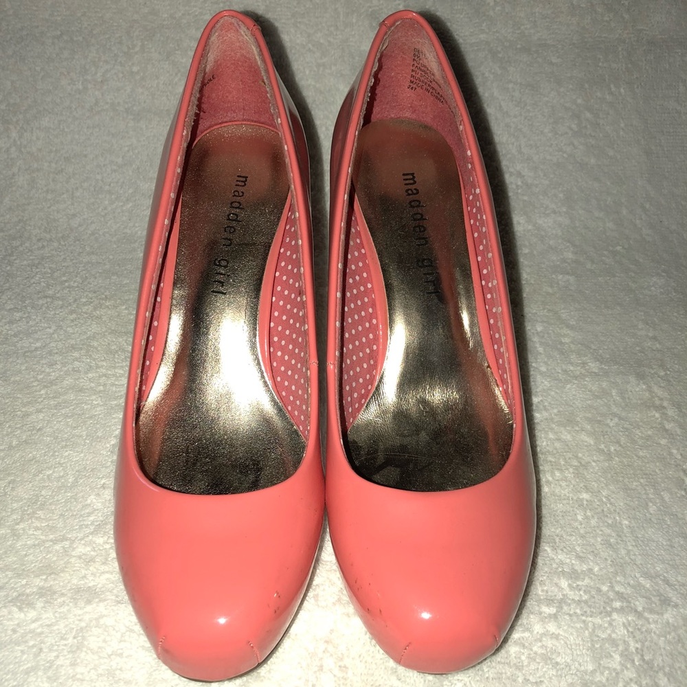 Coral Rounded-Toe Heels - Picture 2 of 3